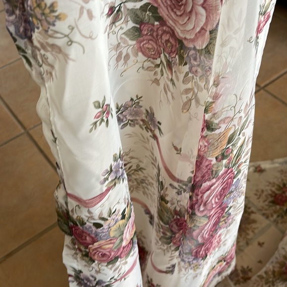 Window decor - Picture 2 of 3